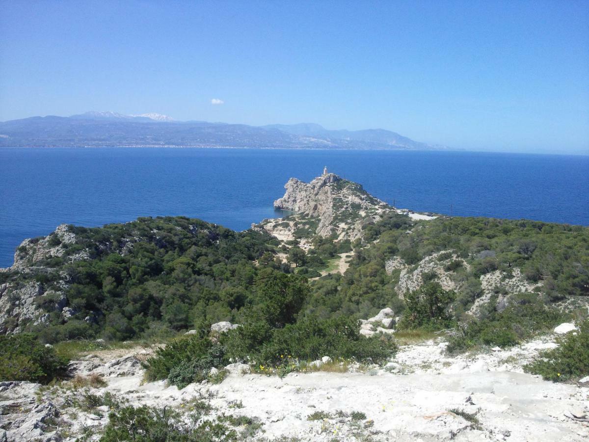 Beautiful House By The Sea,Loutraki Skaloma. Βίλα Εξωτερικό φωτογραφία