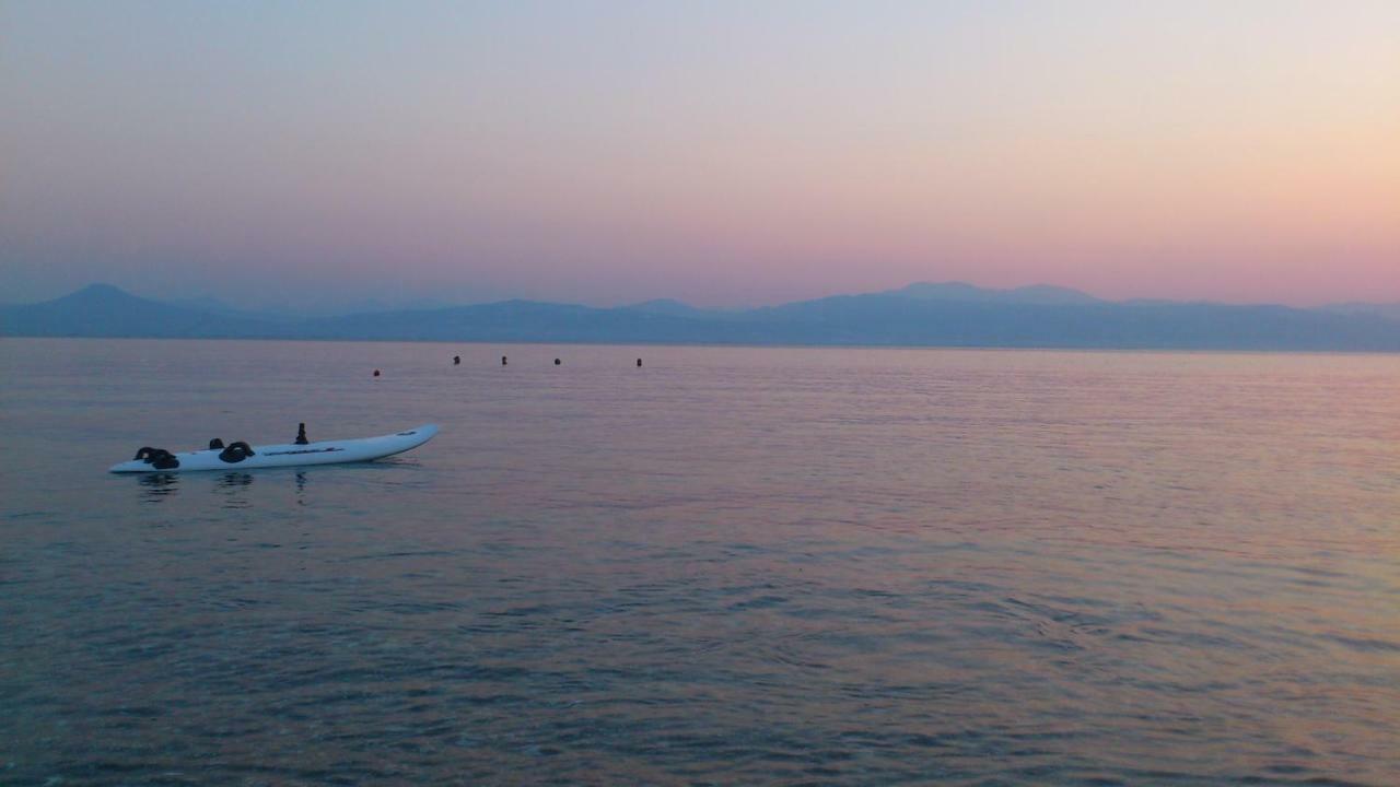 Beautiful House By The Sea,Loutraki Skaloma. Βίλα Εξωτερικό φωτογραφία